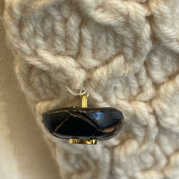Vintage CHANEL Pure Wool Cable-Knit CC Button Beige Cropped Cardigan Sweater 38 - Picture 16 of 16